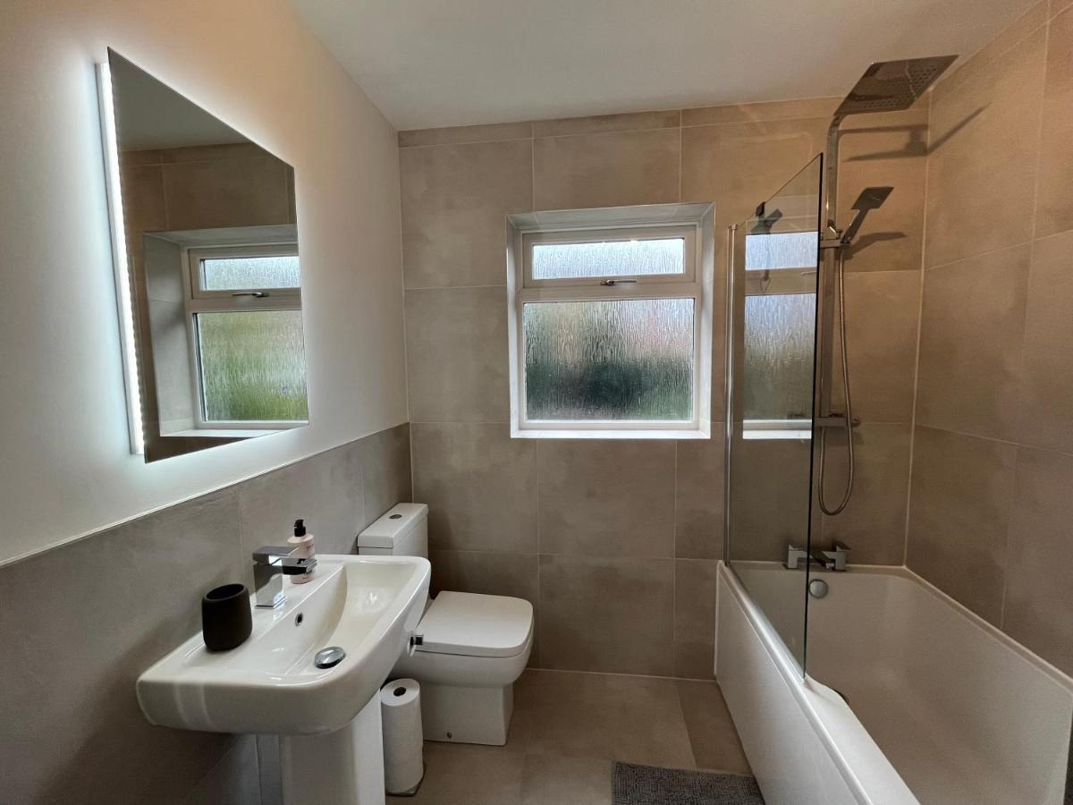 Stunning Beverley Bungalow W Fireplace, Private Parking, And Garden Buitenkant foto