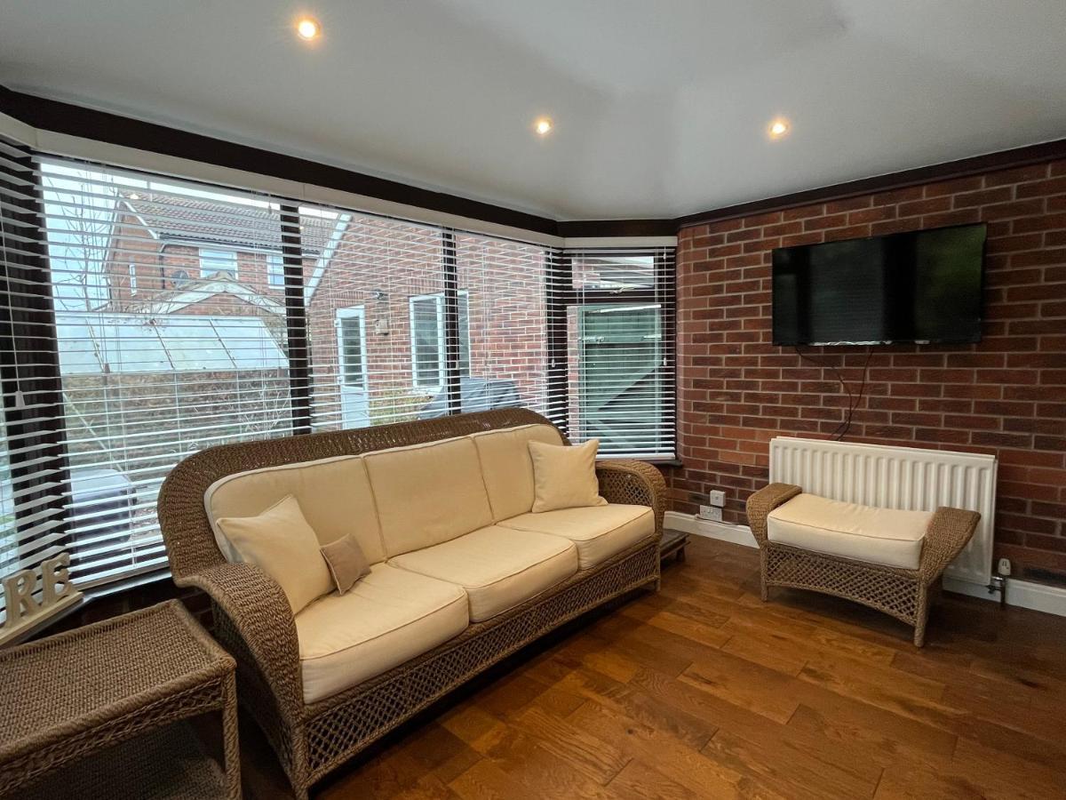 Stunning Beverley Bungalow W Fireplace, Private Parking, And Garden Buitenkant foto