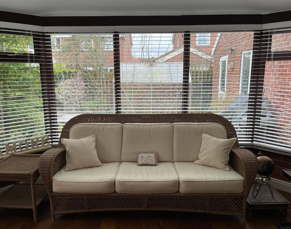 Stunning Beverley Bungalow W Fireplace, Private Parking, And Garden Buitenkant foto