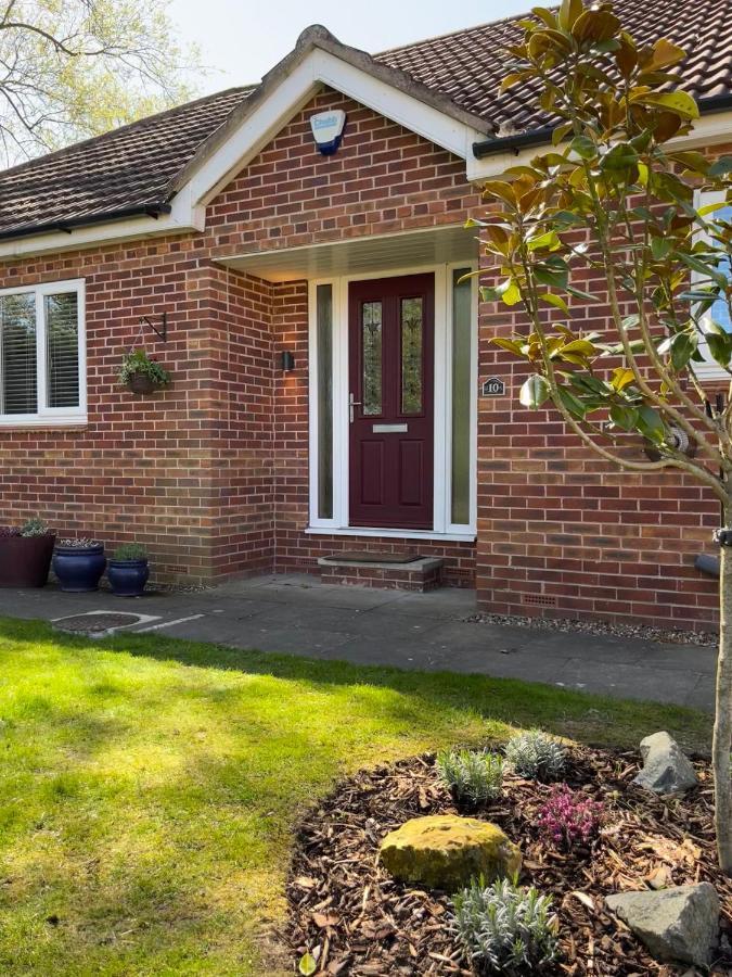 Stunning Beverley Bungalow W Fireplace, Private Parking, And Garden Buitenkant foto